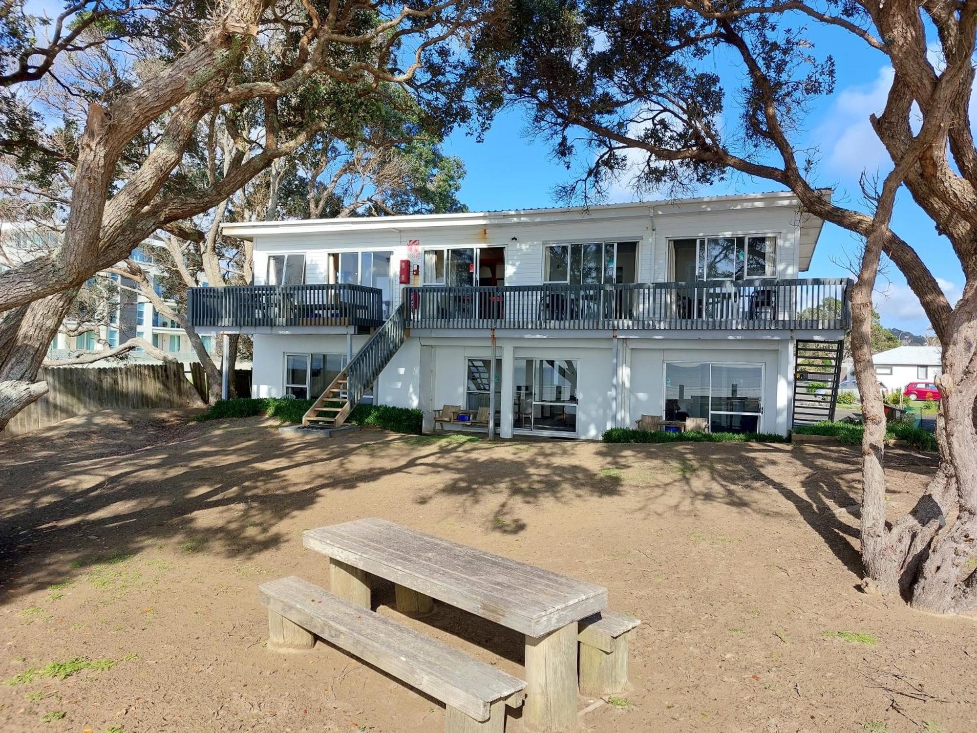 Edgewater Motel Orewa Exterior photo