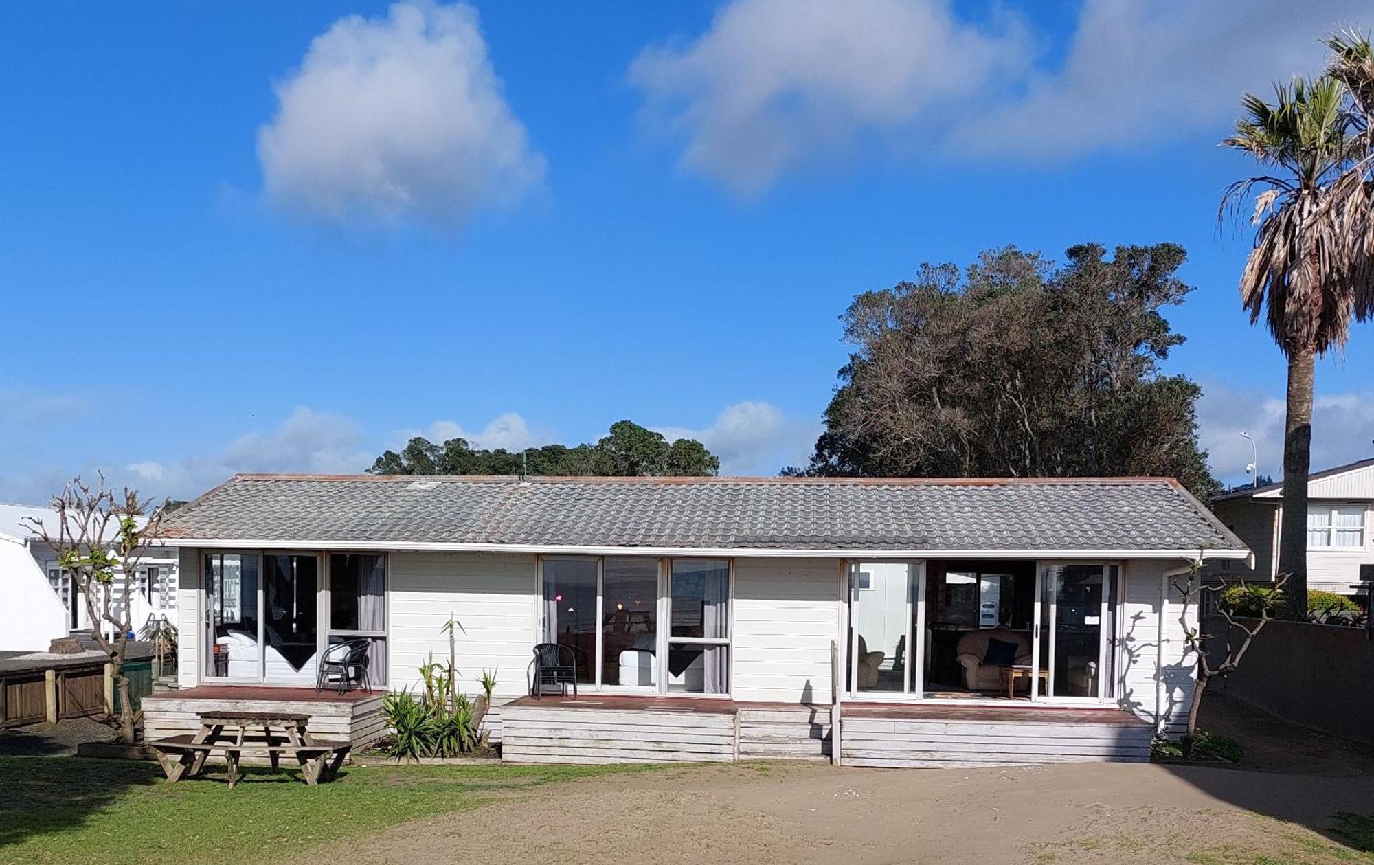 Edgewater Motel Orewa Exterior photo